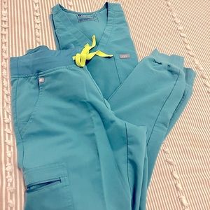 Figs scrubs-marine